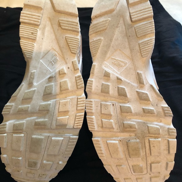 *SOLD*Nike Huaraches White. Women’s Size9 (7youth) - Picture 6 of 6